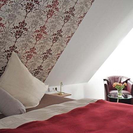 Hotel Zur Eisenbahn Renningen Bagian luar foto