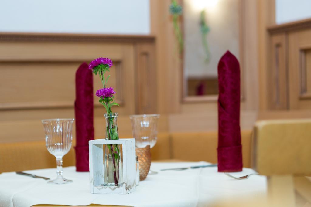 Hotel Zur Eisenbahn Renningen Bagian luar foto