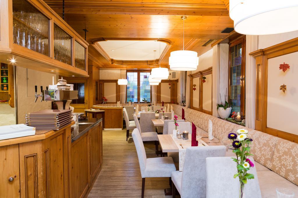 Hotel Zur Eisenbahn Renningen Bagian luar foto