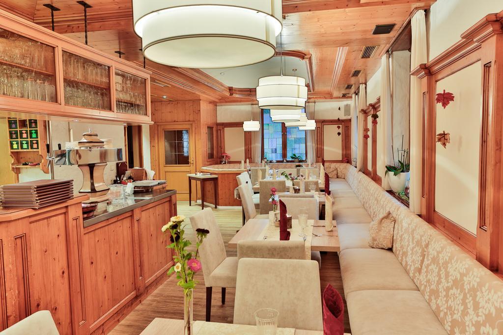 Hotel Zur Eisenbahn Renningen Bagian luar foto