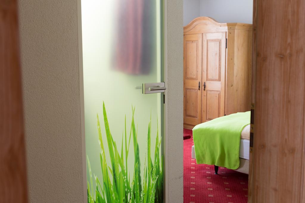 Hotel Zur Eisenbahn Renningen Bagian luar foto