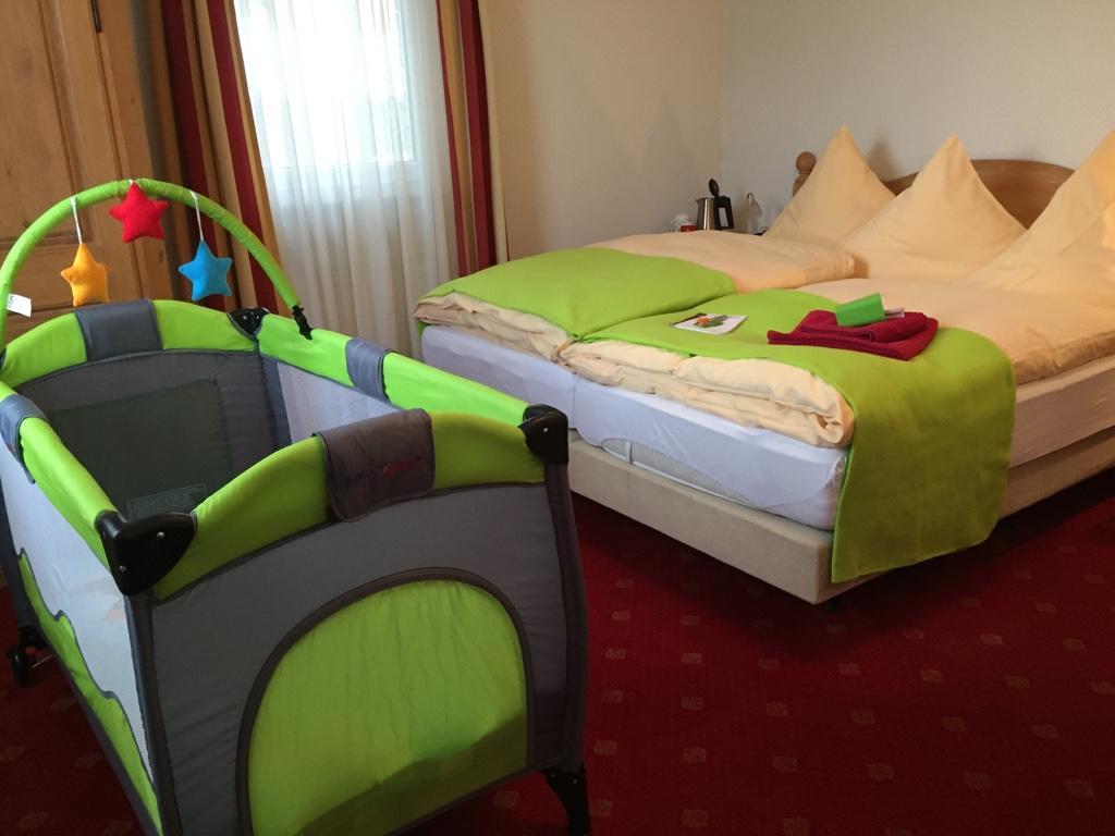 Hotel Zur Eisenbahn Renningen Bagian luar foto