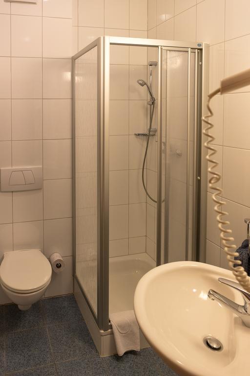 Hotel Zur Eisenbahn Renningen Bagian luar foto