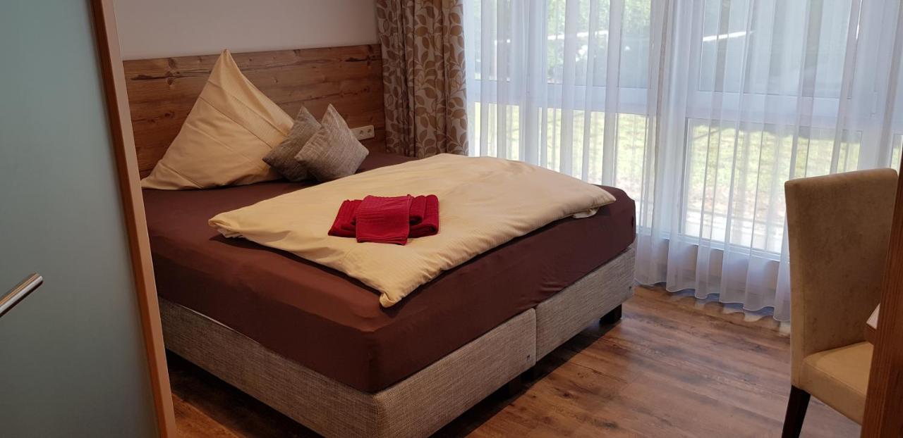 Hotel Zur Eisenbahn Renningen Bagian luar foto
